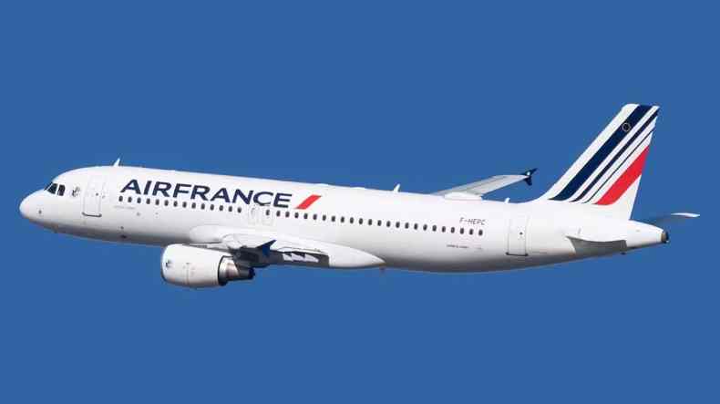 Un “objet lumineux non identifié” contraint Air France à prendre cette décision