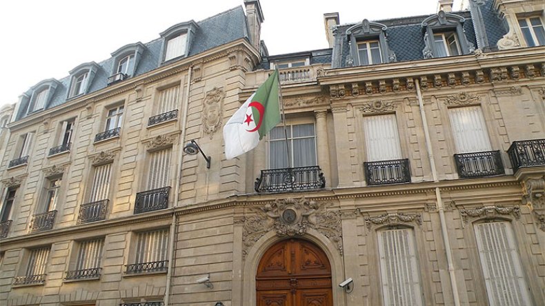 8 خدمات لأبناء الجالية في فرنسا بمواعيد مسبقة حصرا