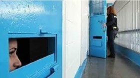 حماس تستنكر مصادرة الاحتلال لحجاب الأسيرات بسجن الدامون