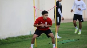 دولي جزائري يتنافس على جائزة في البطولة الفرنسية