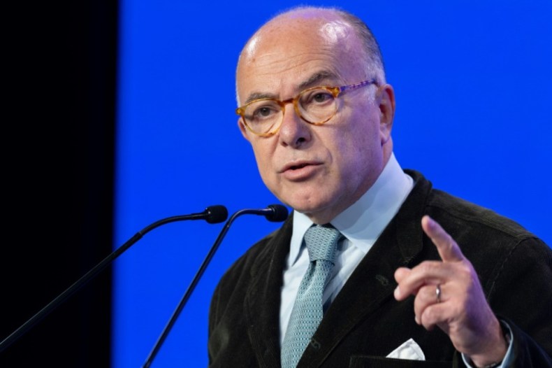 Sur la sortie de Barnier, Cazeneuve parle d’une campagne “hypocrite”!