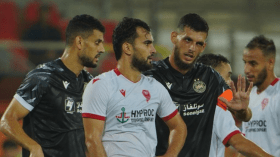 بِالفيديو: هدف استعراضي يمنح “الحمراوة” صدارة الترتيب