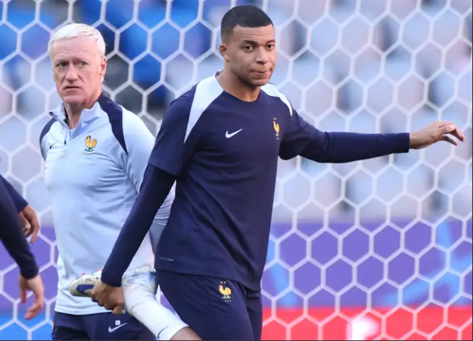 Pas exclu que Mbappé ne revienne pas chez les Bleus!