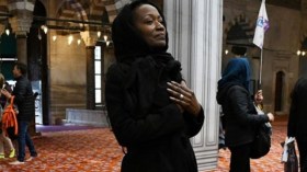 مغنية أمريكية شهيرة تتحدث عن غزة و57 دولة مسلمة وتذكر وصية مهمة!