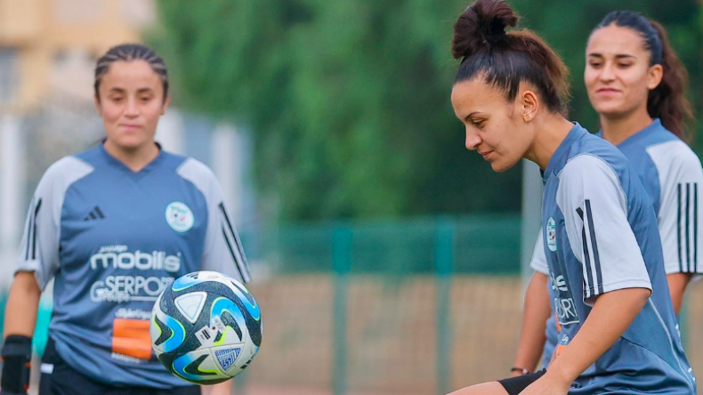 بالصور.. المنتخب الجزائري للسيدات يواصل تحضيراته بالبليدة