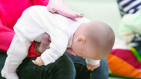 أطباء يحذرون من تناول الأطفال لـ”الزّريعة”