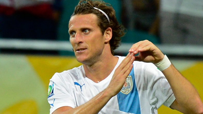 أفضل لاعب بمونديال 2010 يخوض أول مباراة احترافية في التنس