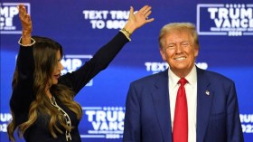 ترامب يحيط نفسه بالحسناوات ويرشح امرأة أخرى للأمن الداخلي!