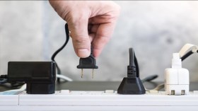 أجهزة تستهلك الكهرباء حتى عند إيقاف تشغليها!