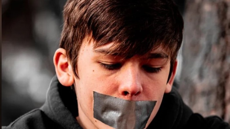 9 مواقف يجب أن تلتزم فيها الصمت!