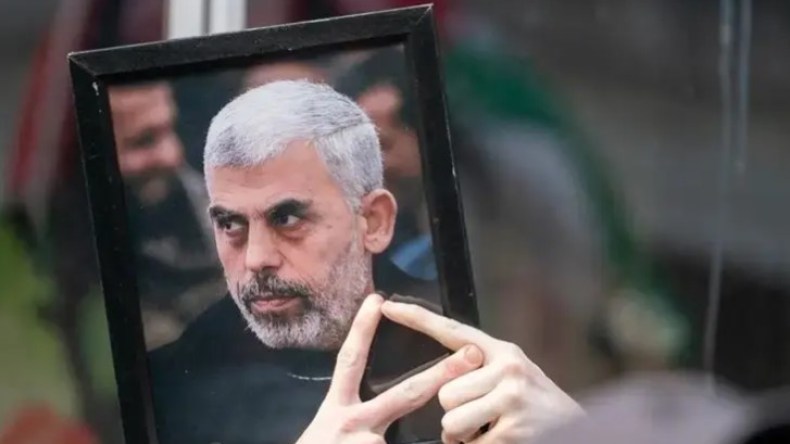 “لم يأكل قبل استشهاده بأيام ورسالة متأخرة”.. تفاصيل جديدة بشأن السنوار!