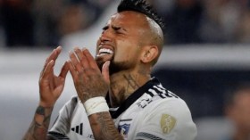 القبض على نجم برشلونة السابق بتهمة الاعتداء الجنسي