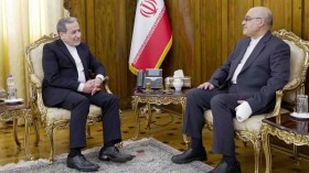 أول ظهور للسفير الإيراني في لبنان بعد إصابته في تفجيرات البيجر