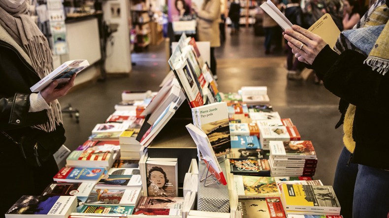 سقوط حر لمبيعات الكتاب في الجزائر منذ 2016 وهذه هي الأسباب
