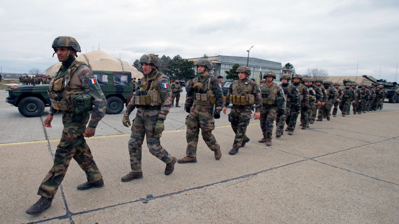 فرنسا “تُطرد” من افريقيا.. هذا ما فعلته تشاد والسنغال