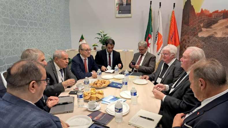 سوناطراك تعقد اجتماعا هاما مع رائد الهيدروجين الأخضر “جون كوكريل”