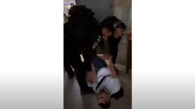 شرطة الاحتلال تعتقل دركيين فرنسيين داخل كنيسة تديرها فرنسا (فيديو)