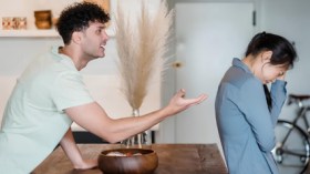 الطموح المهني يهدد استقرار الأسر