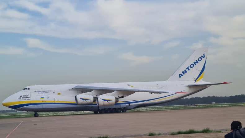 واحدة من أضخم طائرات الشحن في العالم تحط في الجزائر