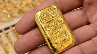 عقوبات بـ20 سنة حبسًا لمهرّبي الذهب والأموال إلى الخارج !