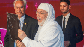 بلقاسم حبّة يسلّم عميد جامع الجزائر مصحفا “من نوع خاص”