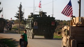 زعيم قوات سوريا الديمقراطية يدعو أمريكا للانتشار في عين العرب السورية