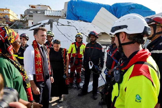 « Démission, démission ! »: Macron chahuté par des habitants à Mayotte