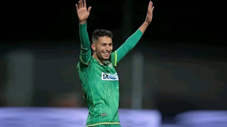 بوزوك يفسخ عقده مع الرجاء البيضاوي والفتح السعودي يريده