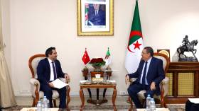 مراد يستقبل سفير تركيا بالجزائر لتعزيز التعاون الثنائي