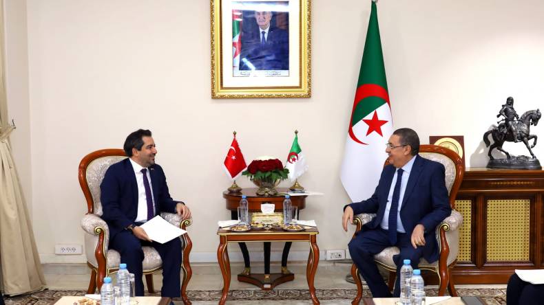 مراد يستقبل سفير تركيا بالجزائر لتعزيز التعاون الثنائي
