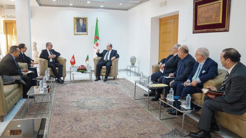 الجزائر وتونس تبحثان فرص تعزيز الشراكة الصناعية