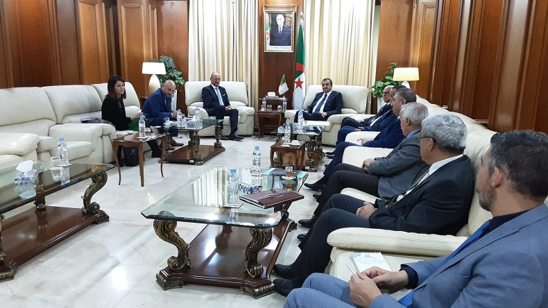 عرقاب يستقبل وفد شركة “سينوبك” الصينية لتعزيز الشراكة في قطاع الطاقة