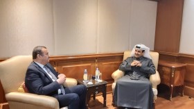عرقاب يتحادث مع نظيره القطري في إطار اجتماع مجلس وزراء “أوابك”