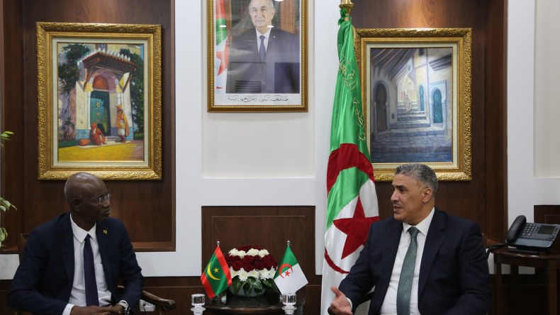 بلعريبي يستقبل نظيره الموريتاني في إطار تعزيز التعاون الثنائي