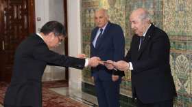 الرئيس تبون يستلم أوراق اعتماد 5 سفراء جدد لدى الجزائر