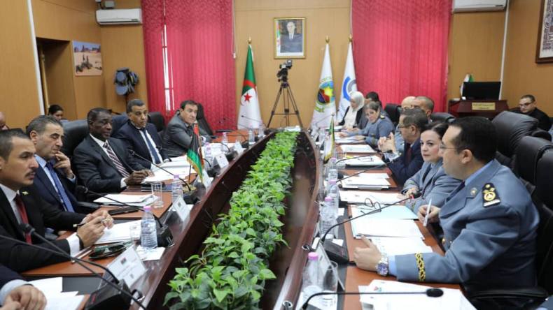 تعاون جمركي جزائري – ليبي للتصدي لتهريب الأموال والمخدرات