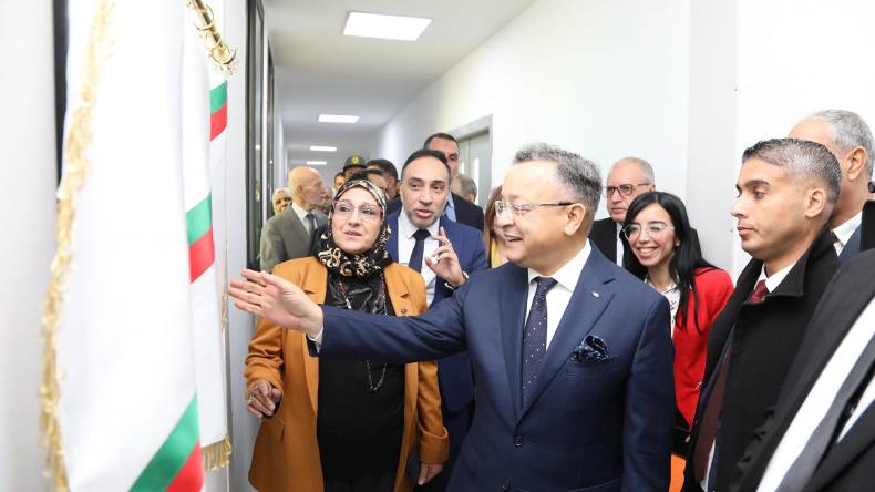 بداري يتفقد مركز البحث العلمي والتقني في التحاليل الفيزيائية والكيميائية