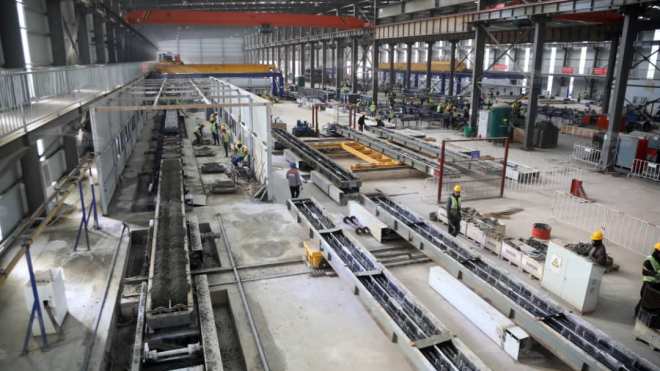 صور حصرية من مصنع العوارض الخرسانية للسكة الحديدية بحاسي خبي