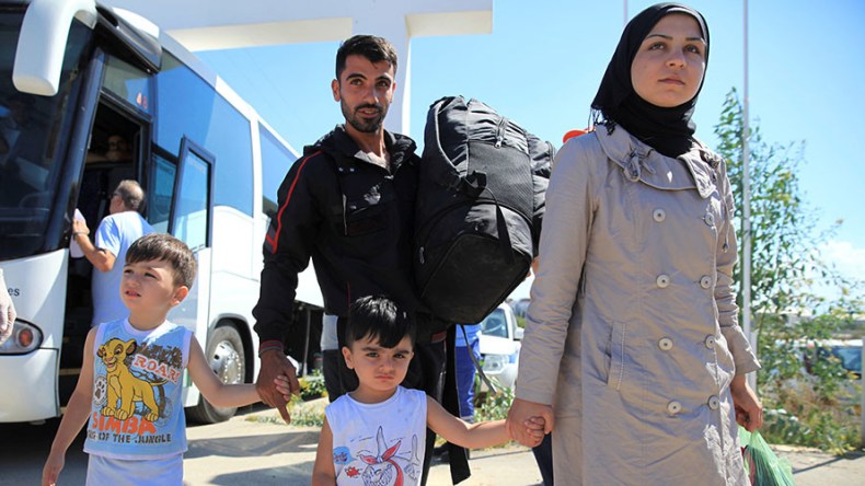 وزير الداخلية التركي: 25 ألف سوري يعودون إلى بلدهم خلال أسبوعين