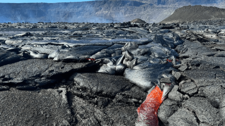 مشاهد “تحبس الأنفاس” لثوران بركان “كيلاويا” في الولايات المتحدة (فيديو)