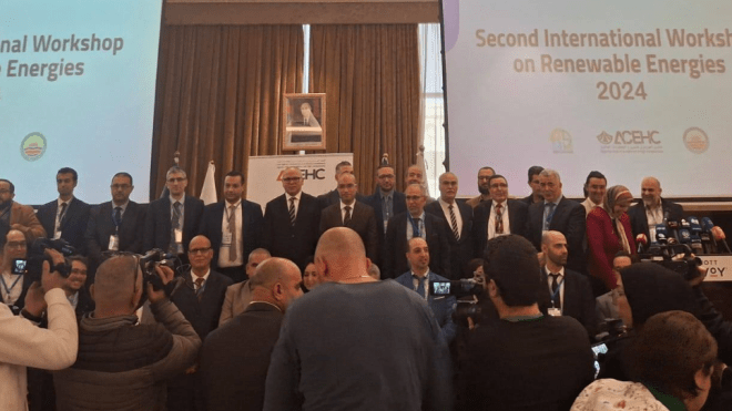 الكفاءات الجزائرية في الخارج لتطوير قطاع الطاقات المتجددة