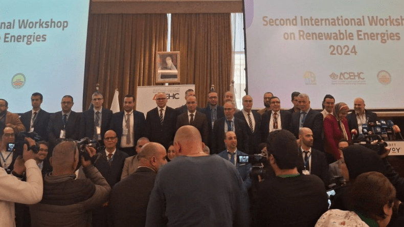 الكفاءات الجزائرية في الخارج لتطوير قطاع الطاقات المتجددة