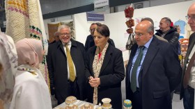 وزيرة السياحة تزور أجنحة الجزائر في معرض ميلانو للصناعات التقليدية