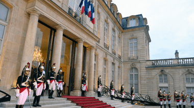 France: Tir de mortiers près de l’Élysée, un policier blessé