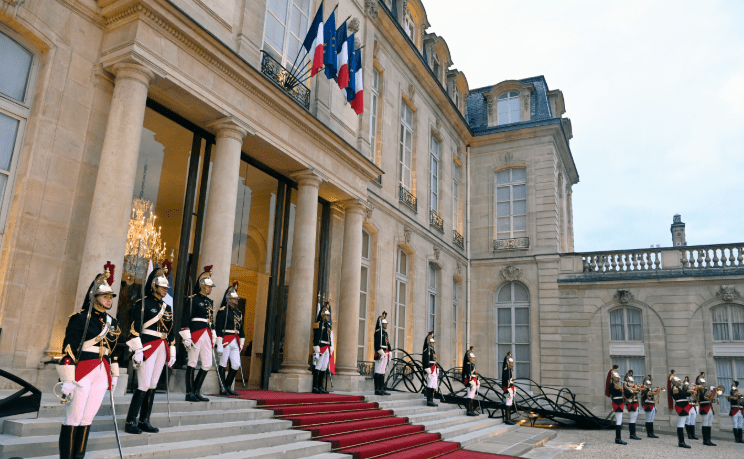 France: Tir de mortiers près de l’Élysée, un policier blessé