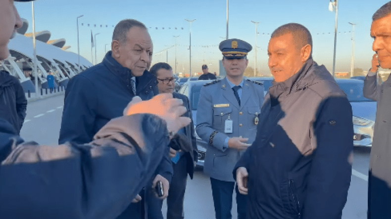 بالفيديو.. وزير النقل يزور مطار الجزائر لتقييم الخدمات المقدمة للمسافرين