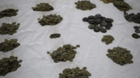 بالفيديو.. الـ “BRI” تضبط كمية كبيرة من القطع النقدية الأثرية بتبسة