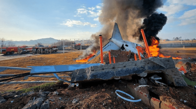 بالفيديو.. أكثر من 179 قتيلا في تحطم طائرة بكوريا الجنوبية