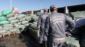 ممنوع على أسلاك الجمارك تلقّي الهدايا والوساطة