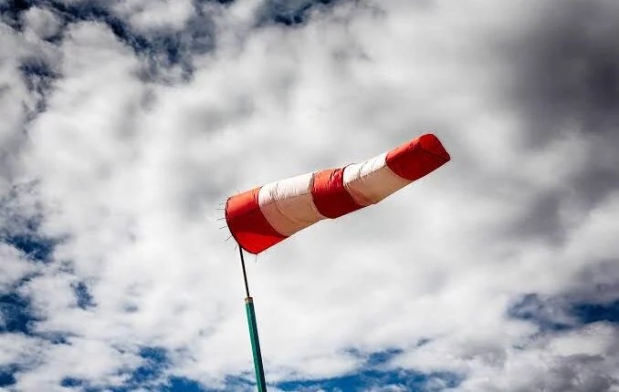 Vents violents et gel matinal attendus dans plusieurs wilayas